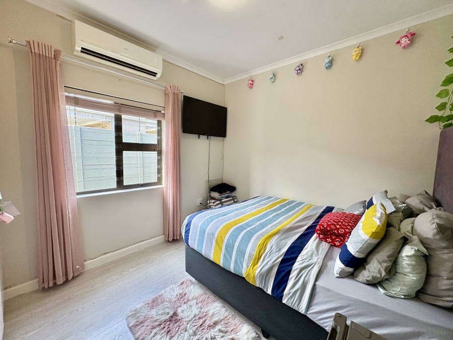 5 Bedroom Property for Sale in Parklands North Western Cape